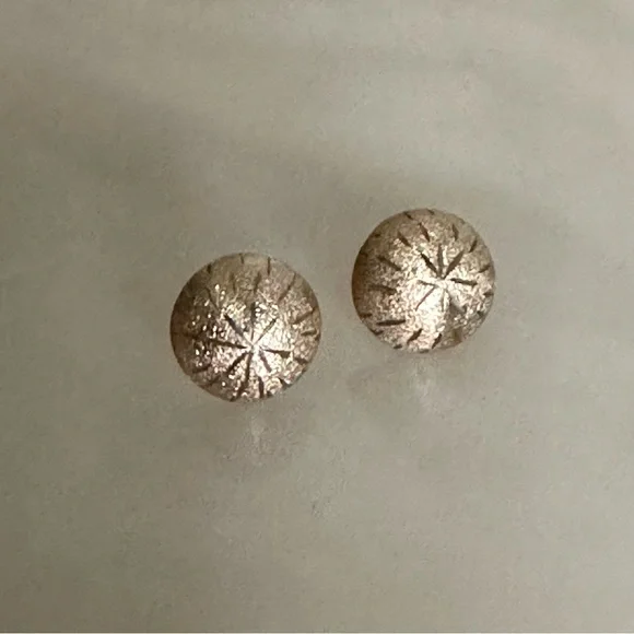 14k Solid Brushed Gold Sand Dollar Stud Earrings - Picture 8 of 16
